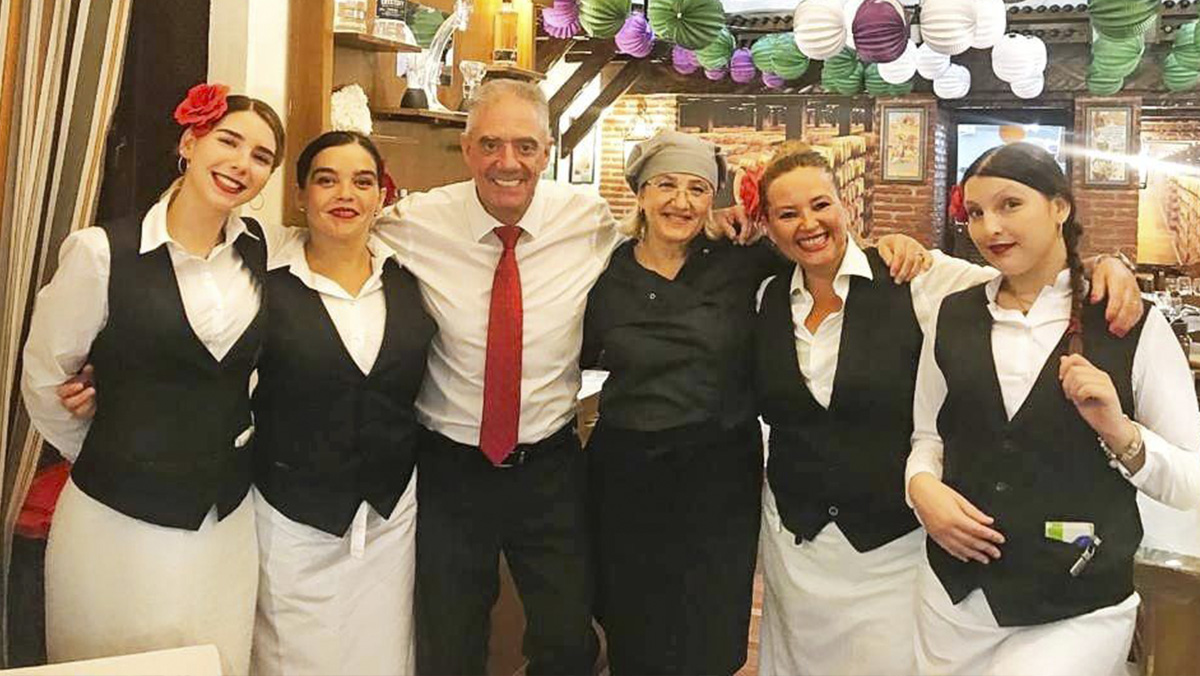 Sabor y Hospitalidad: El Equipo de El Trillo Brilla en la Feria de Málaga