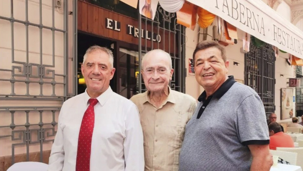 Paco de la Torre, se suma a la festividad de la Feria en el Restaurante El Trillo
